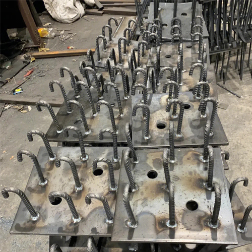 图纸中如何确定恩施预埋件的位置？